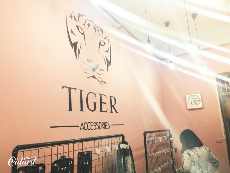Trang trí shop phụ kiện 2
