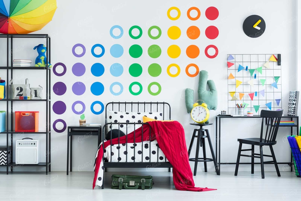 Vẽ tranh tường phòng ngủ đơn giản cho bé với hình tròn màu sắc