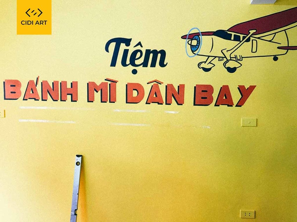 Vẽ tranh tường của hàng bánh mỳ dân bay