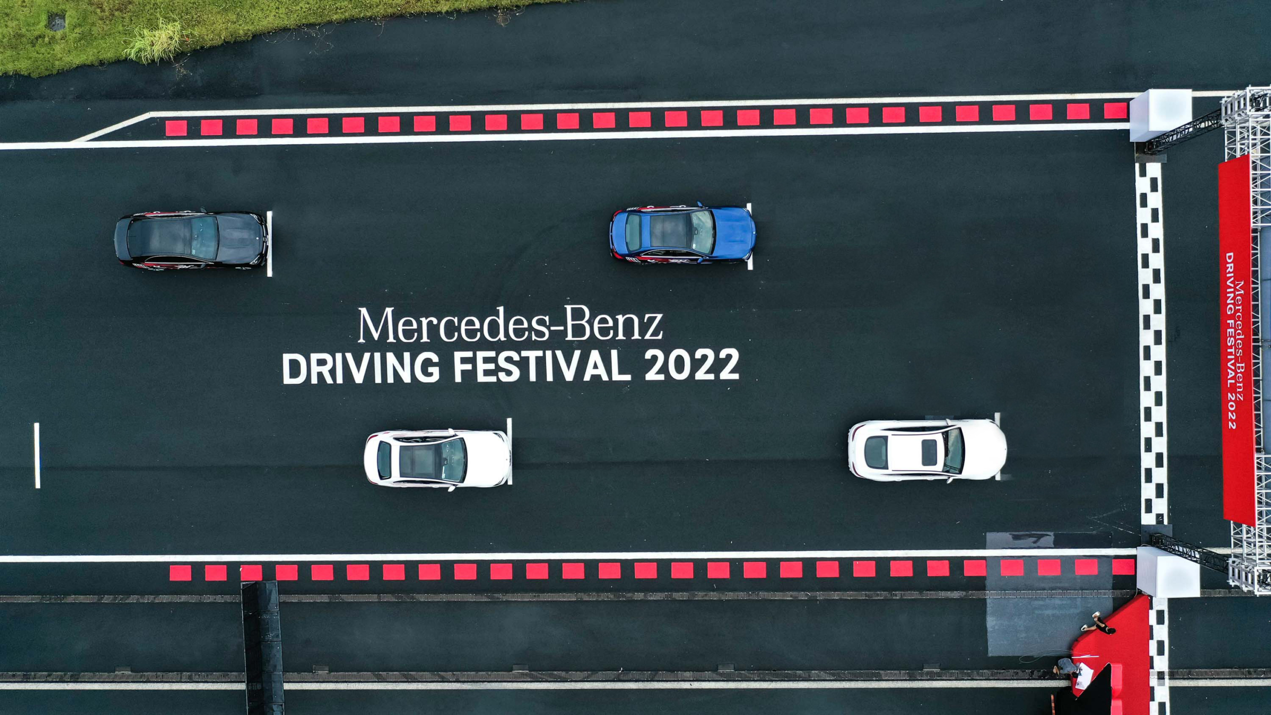 Vẽ tranh trang trí đường đua F1 - Sự kiện Mercedes-Benz tại đường đua F1 Hà Nội 1