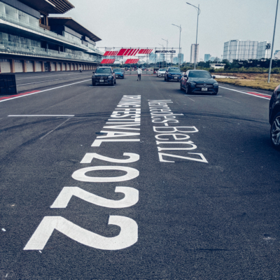 Vẽ tranh trang trí đường đua F1 - Sự kiện Mercedes-Benz tại đường đua F1 Hà Nội 11