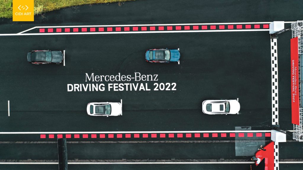 Vẽ tranh trang trí đường đua F1 - Sự kiện Mercedes-Benz tại đường đua F1 Hà Nội 10 Vẽ tranh trang trí đường đua F1 – Sự kiện Mercedes-Benz tại đường đua F1 Hà Nội