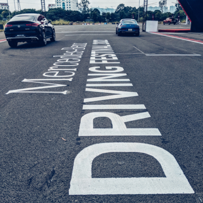 Vẽ tranh trang trí đường đua F1 - Sự kiện Mercedes-Benz tại đường đua F1 Hà Nội 9