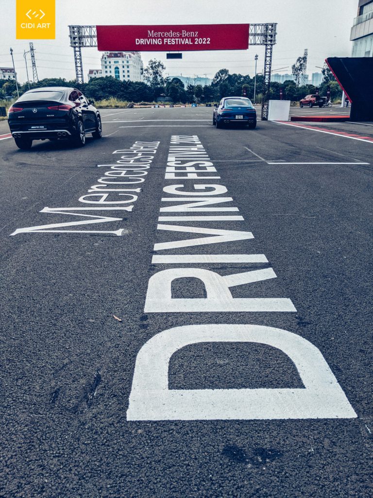Vẽ tranh trang trí đường đua F1 - Sự kiện Mercedes-Benz tại đường đua F1 Hà Nội 9 Vẽ tranh trang trí đường đua F1 – Sự kiện Mercedes-Benz tại đường đua F1 Hà Nội