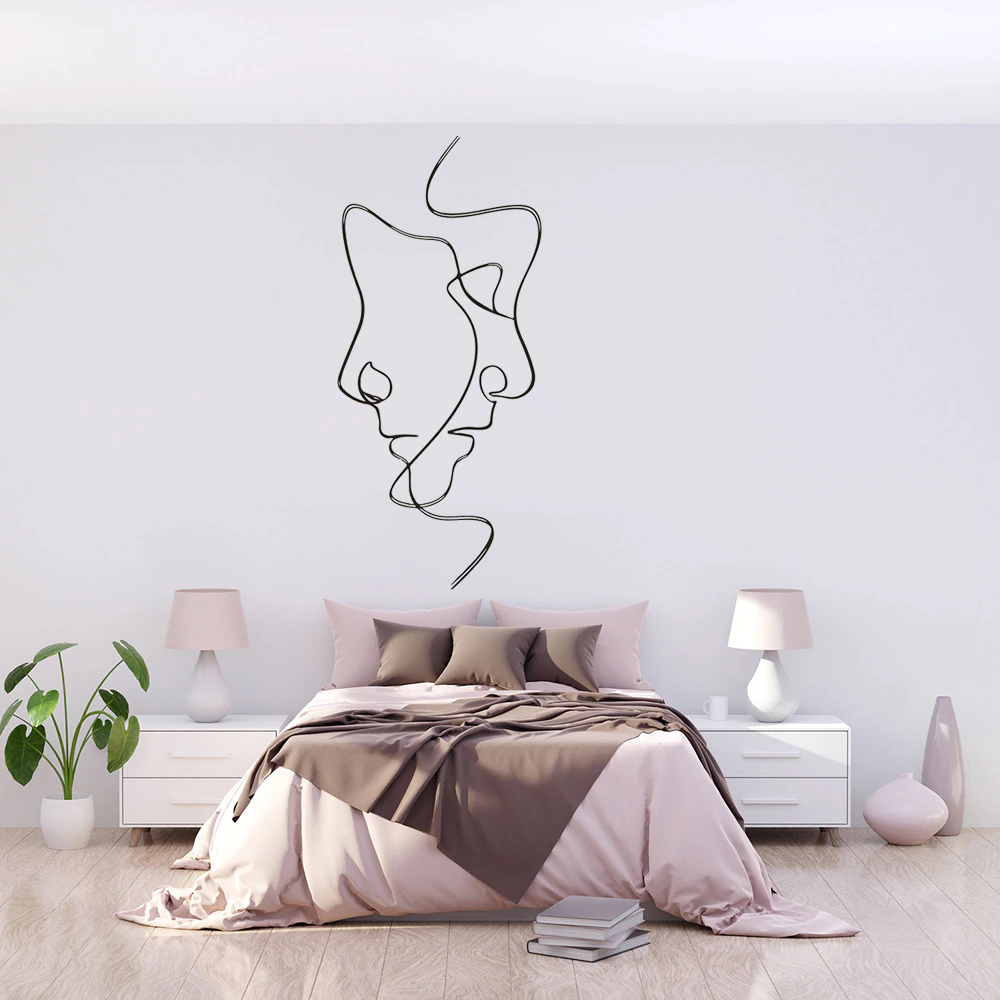 Vẽ tranh tường phòng ngủ đơn giản hình cô gái